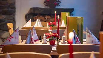 Innenansicht des Gasthauses Seestube mit gedecktem Tisch | © Blitzlicht Brunner