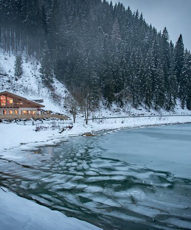 Außenansicht des Gasthauses Seestube im Winter | © Blitzlicht Brunner