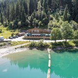 Luftaufnahme des Gasthauses Seestube im Sommer | © Blitzlicht Brunner