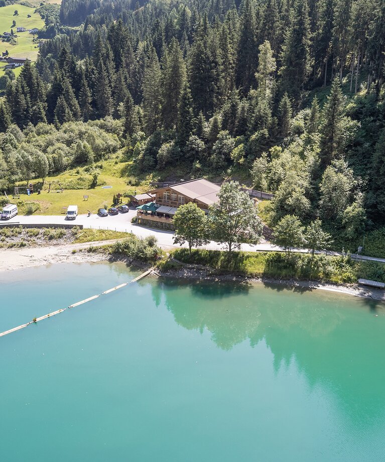 Luftaufnahme des Gasthauses Seestube im Sommer | © Blitzlicht Brunner